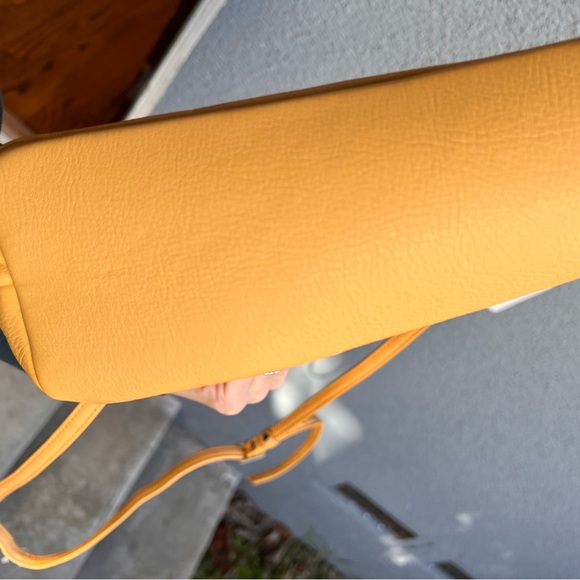 Olbrish Cover B Handmade Leather Triangle Crossbody Camel Bag Made in Germany - Picture 16 of 17